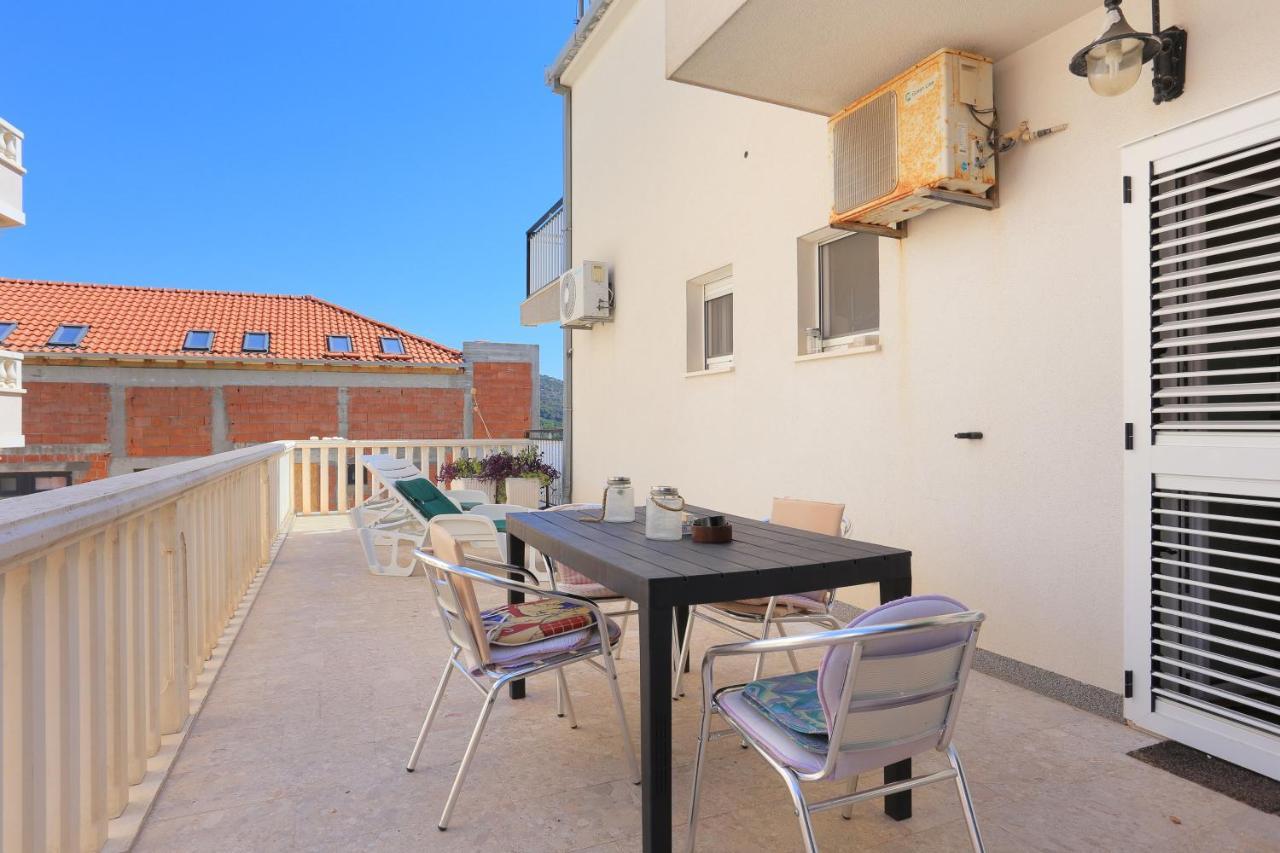 Apartments By The Sea Businci, Ciovo - 9450 特罗吉尔 外观 照片